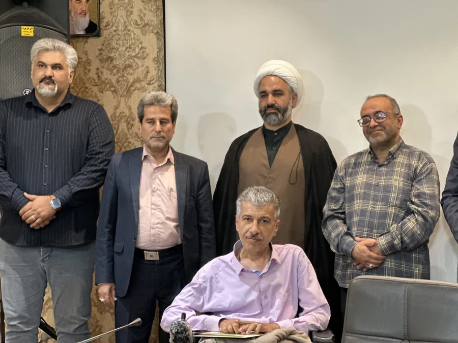 روابط عمومی،چشم بیدار جامعه است.هر روایتگر یک واقعه، به نوعی  "سفیرِ خبرِ صادق"است